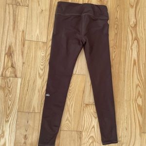 Alo Yoga leggings in brown